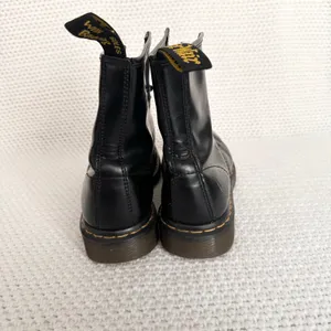Dr Martens Black Smooth Shiny Leather 1460 Classic Combat Boots Women 9 Men 7 thumbnail 6
