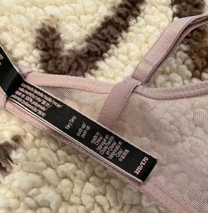 Victoria's Secret Bra thumbnail 3
