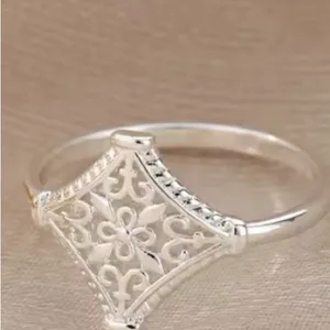 Boutique NEW 14k White Gold Plated Cut‎ Out Filigree Hollow Flower Ring, Size 7 thumbnail 9