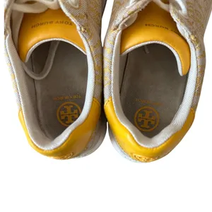 Tory Burch Howell T-Monogram Court Sneakers Goldfinch Yellow 8.5 thumbnail 5