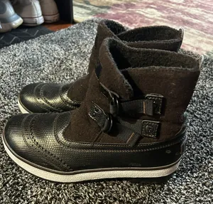 UGG boot thumbnail 4