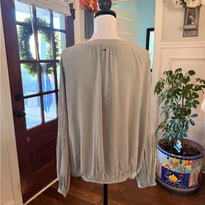 O’Neill NWOT Evergreen V-Neck Balloon Sleeve Flowy Blouse with Tie Bottom thumbnail 2