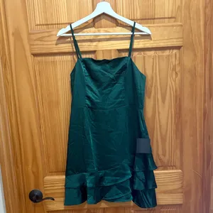Lulus Dreams Come True Emerald Green Satin Ruffled Mini Dress Size Medium NWT thumbnail 2