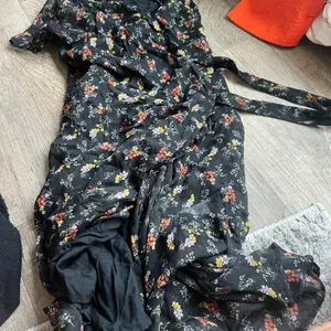 Abercrombie & Fitch black midi wrap dress floral orange and yellow floral size M thumbnail 4