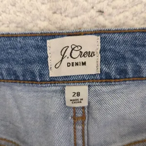 J Crew Slim Boyfriend Jean Women's Size 28‎ Light Wash Distressed Raw Hem Denim thumbnail 3