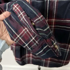 Abercrombie & Fitch Women’s Soft A & F Flannel Button Down Shirt EUC Burgundy thumbnail 5
