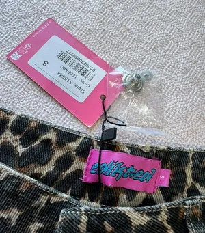 Edikted Low Rise Leopard Printed Jeans thumbnail 3