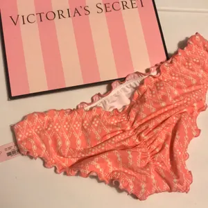 Victorias Secret The cheeky ruffle Small thumbnail 3