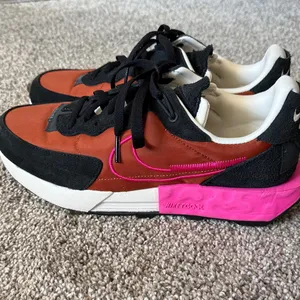 Nike Women's Fontanka Waffle Sneakers -burnt sunrise colorway EUC thumbnail 4