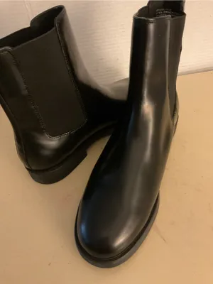J. Crew women black Leather Chelsea Ankle Boots US 9 thumbnail 10