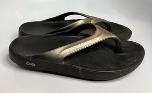 Oofos oolala sandals size 11‎ gold black thumbnail 1