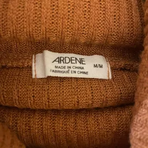 Ardene Cropped Ribbed Turtle Neck Sweater, Burnt Orange, Size M, NWOT thumbnail 5