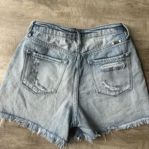 Women’s Kancan Size 7/27 Distressed Denim Shorts thumbnail 5
