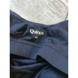 Quince NWOT Ultra-Form V-Neck Cropped Tank Black XS LB48920-ATG001-36949 thumbnail 2