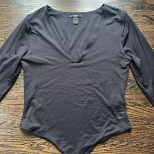 Forever21 V-neck black long sleeves body suit thumbnail 5