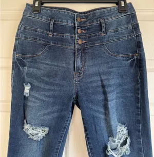 Refuge Women’s Distressed Dark Wash Skinny Jeans Size 6 thumbnail 2