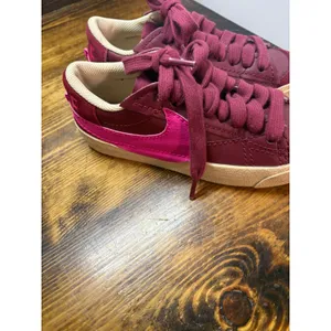 Nike‎ Burgundy And Pink Sneakers Size 5 thumbnail 3