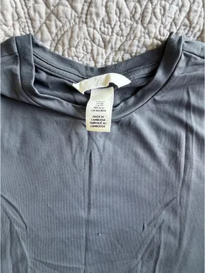 H&M Seamless Grey T-Shirt thumbnail 2