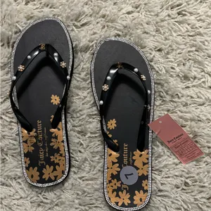 Juicy Couture Black Sandals with Gold Floral Design Size 7 thumbnail 3
