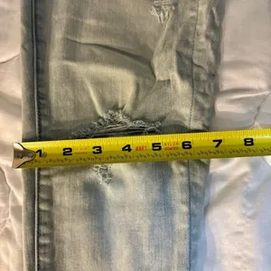 Light-Wash American Eagle Jeans Size 4 Regular Inseam 27 inches straight thumbnail 7