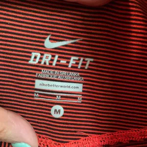 Women’s Nike Dri-Fit size medium. Great condition. thumbnail 3
