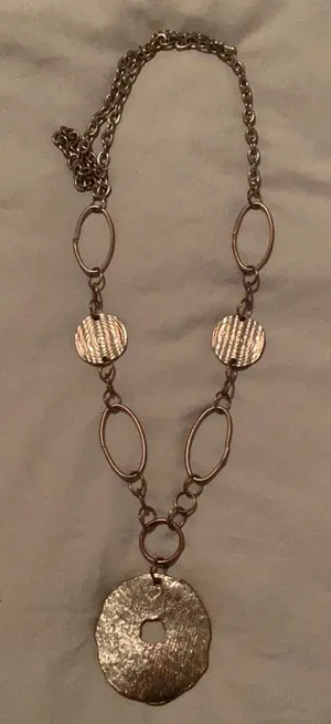 Silver tone necklace thumbnail 1