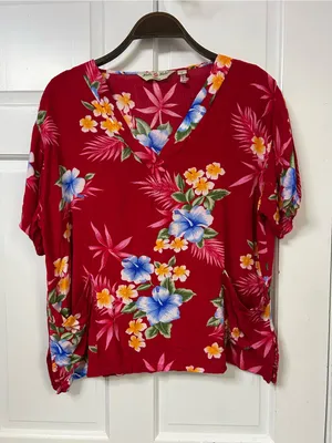 Hawaii Made Hawaiian Top Tropical Floral V-Neck Tunic / Scrub Top- Red Size M thumbnail 4