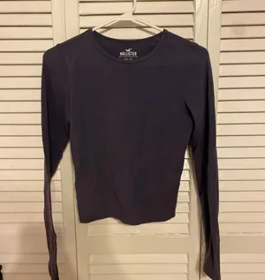 Hollister Baby Tee thumbnail 2