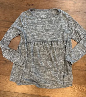 Isabel Maternity by Ingrid & Isabel Heathered Gray Top Size Medium - C11-270 thumbnail 1