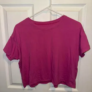 Lululemon tee thumbnail 1