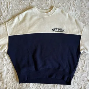 H&M Divided White and Blue Crewneck Sweatshirt thumbnail 2