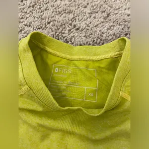 Figs limeade salta under scrub longsleeve thumbnail 3
