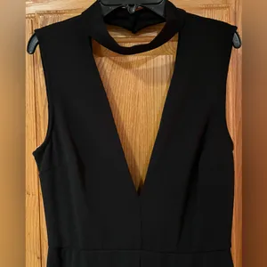 Windsor Black Deep V-Neck & Deep V-Back Cropped Wide Leg‎ Jumpsuit Size Medium thumbnail 3