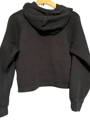 Nike Women’s Size M Black Multicolor Sleeve Graphics Cropped Hoodie Sweatshirts thumbnail 3