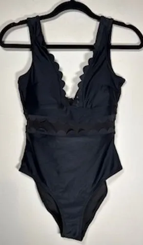 Cupshe NEW One Piece Swimsuit Black Scalloped Mesh V-Neck Bathingsuit Classic‎ thumbnail 1