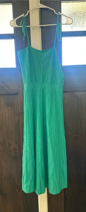 Women’s Green Tie thumbnail 1