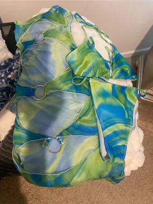Bikini 3 Piece Set Size XS, Bikini & Coverup A-B Cup Padded cups..Excel. cond. thumbnail 1