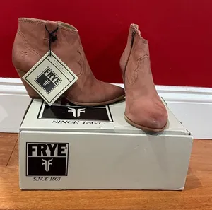 NWT Frye Women's Dusty‎ Rose Reina Bootie Bufny Ankle Bootie size 7M thumbnail 1