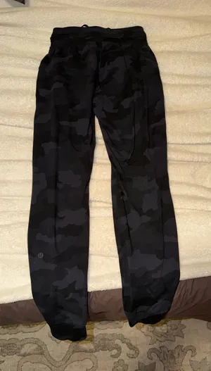 Lululemon Align Joggers Camo thumbnail 1