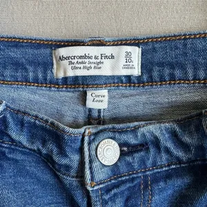 Abercrombie & Fitch Distressed Curve Love Ultra High Rise Straight Jean thumbnail 4