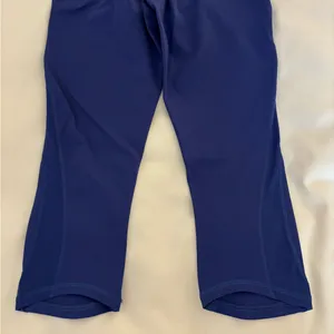 NWT Lululemon Blue Capri Leggings thumbnail 3