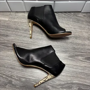 Coach Adrianna‎ Black Leather Peep Toe Bootie 6.5B thumbnail 4