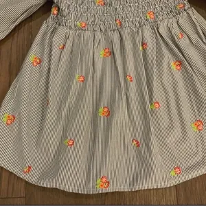 Floral smocked shirt size XL thumbnail 3