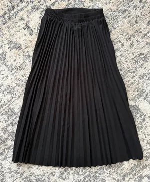 Elegant Black Pleated Skirt thumbnail 2