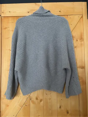 MOTH Anthropologie Grey Ribbed Chevron Cowl Neck Oversized Sweater Size M‎ thumbnail 7