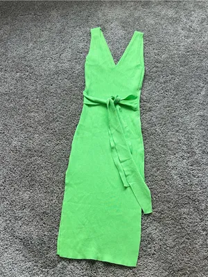 Sleeveless V-Neck Tie-Waist Green Knit Dress thumbnail 2