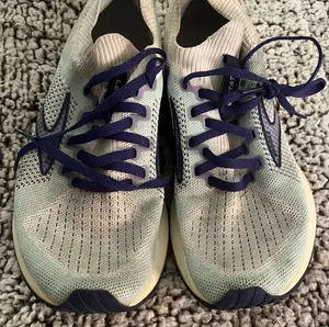Brooks Levitate Purple/light gray running shoes women’s 7 thumbnail 1