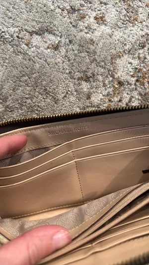 Michael Kors Wallet thumbnail 5