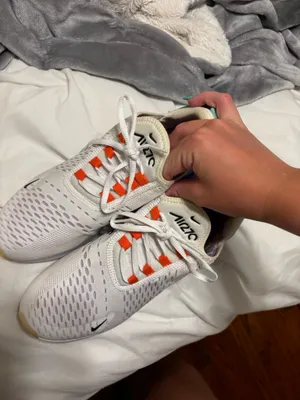 Nike 270 Air Max Shoes Women’s thumbnail 2