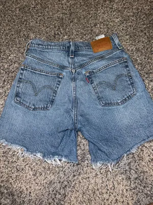 Levi’s Women’s Jorts Size 26 thumbnail 4